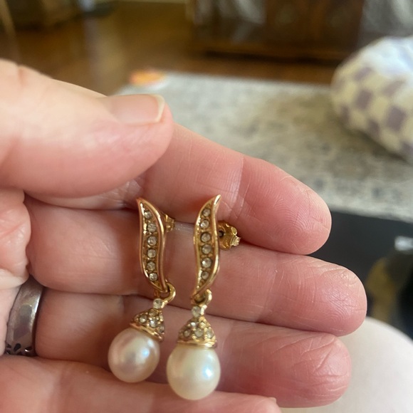 Chic Gold and Pearl Drop Earrings - Picture 3 of 4